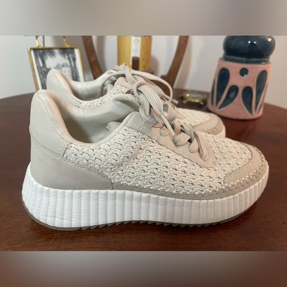 DV Dolce Vita Viral Women's Fay Sneaker Natural Lace-Up Sneakers Textured Fabric - Picture 3 of 14